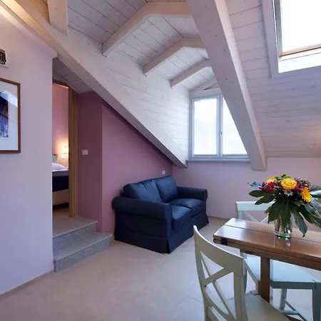 アパートホテル Santa Giulia E 4*