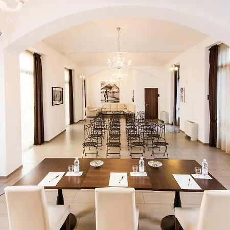 Santa Giulia E Ξενοδοχείο με διαμερίσματα 4*