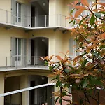 Santa Giulia E מלון דירות 4*